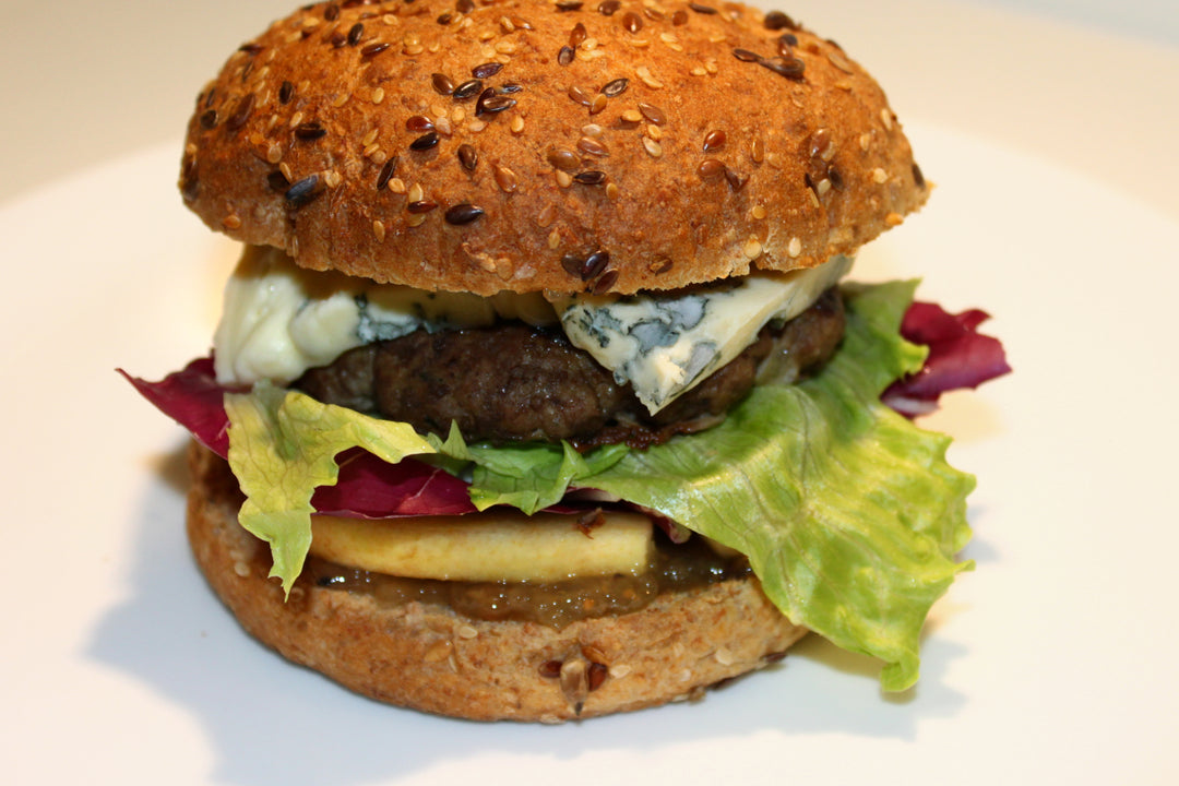 Rezept: Birnen-Burger mit Blauschimmelkäse & Birne-Walnuss-Aufstrich