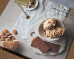 Bio Vollmilchschokolade mit Mandel-Nougat-Füllung von Berger - Nahaufnahme