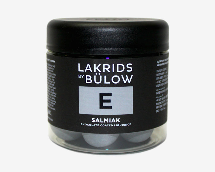 Weiße Schokolade mit salzigem Lakritzkern von Lakrids by Bülow