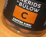 Milchschokolade mit Lakritz und gemahlenen Kaffeebohnen von Lakrids by Bülow - Nahaufnahme